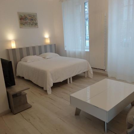Les Petites Tuileries Bed & Breakfast Bray-sur-Seine Екстериор снимка